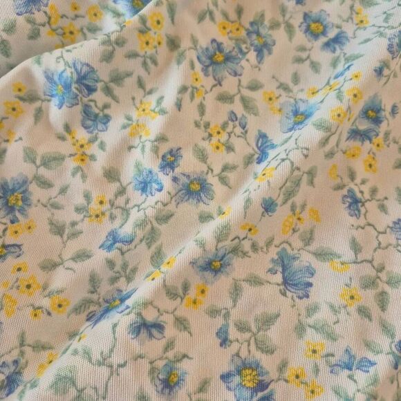 Fabric, White Blue & Yellow Floral Poly/Spandex 60" x 2 yds - Picture 1 of 4